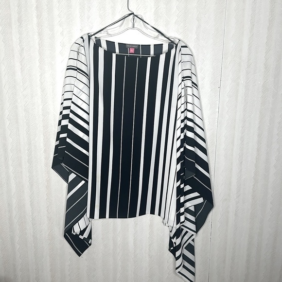 🆕 VINCE CAMUTO Linear Accordion
Striped Poncho SIZE L - Picture 3 of 8